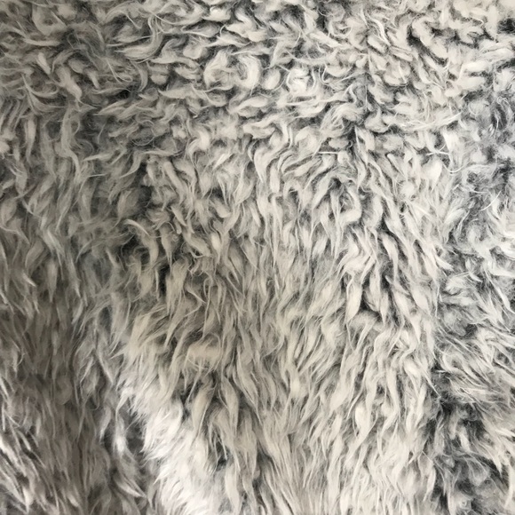 Xhilaration fur coat - Picture 4 of 6